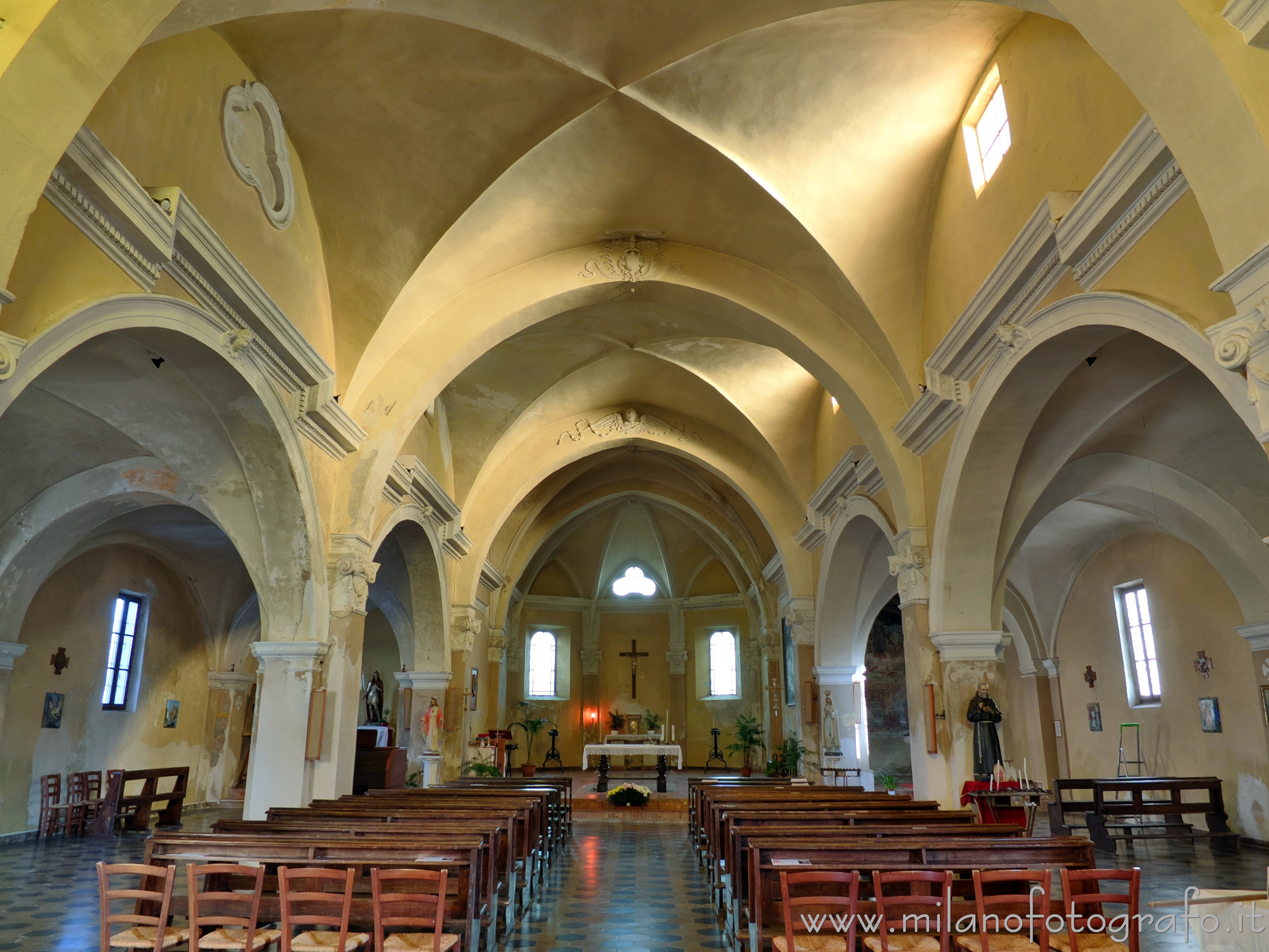 Collobiano (Vercelli) - Interno della Chiesa di San Giorgio